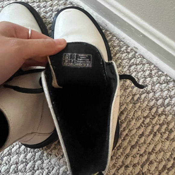 Dr Martens Lace Up Boots White and Black - Picture 5 of 6